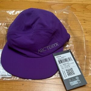NWT Brand New Paltz Cap Arc'teryx L/XL purple Cap